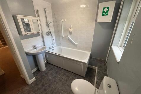 Bathroom 2.jpg