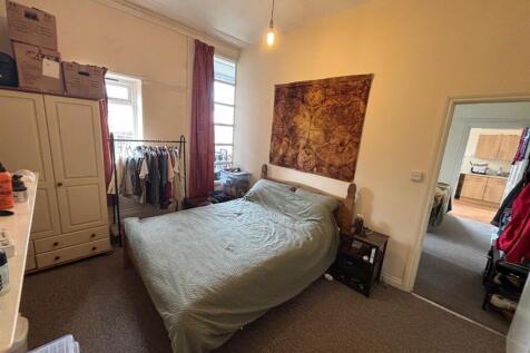 Bedroom 1.2.jpg