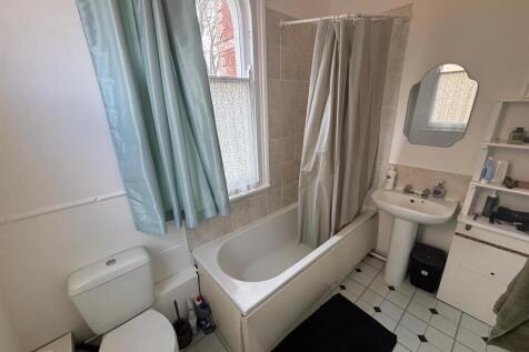New Bathroom 2.jpg