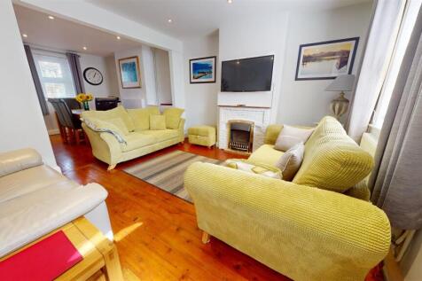 LOUNGE 1.jpg