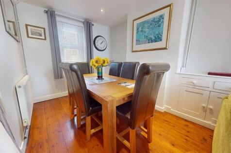 DINING ROOM.jpg