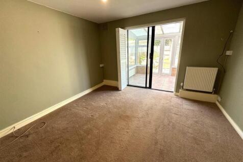 LIVING ROOM.jpg