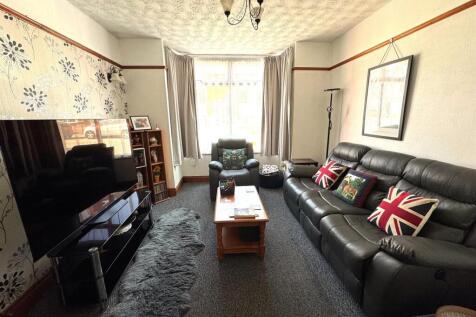 LIVING ROOM.jpg