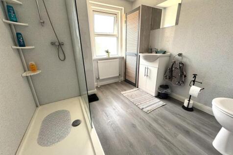 SHOWER ROOM.jpg