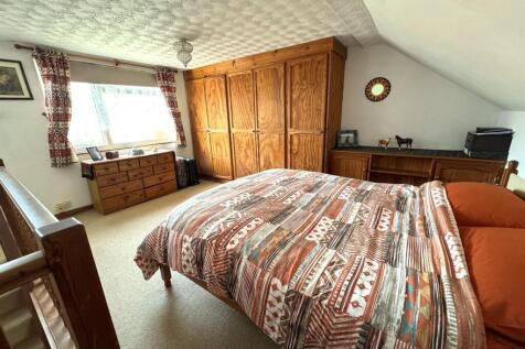 LOFT ROOM.jpg