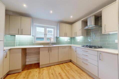 Kitchen (13).jpg