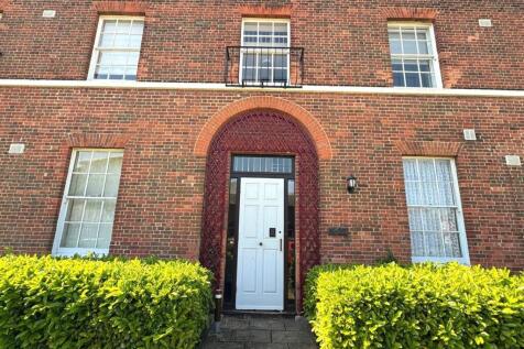 FRONT DOORWAY.jpg