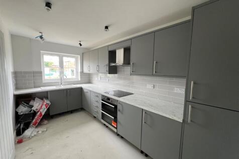 Plot 649 kitchen.jpg