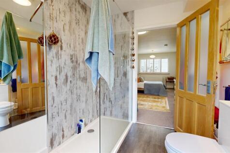 Bedroom Ensuite.jpg