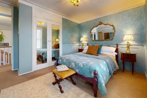 Bedroom 1.jpg
