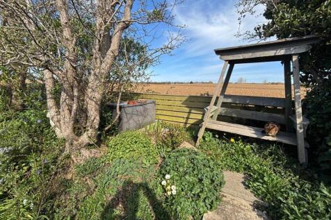 Rear Garden top 4.jpg