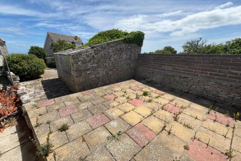Rear Patio 2.jpg