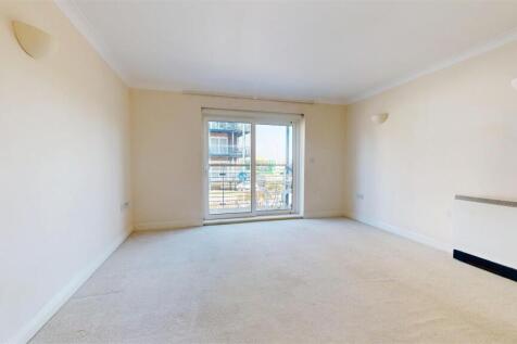 LIVING ROOM PIC 2.jpg
