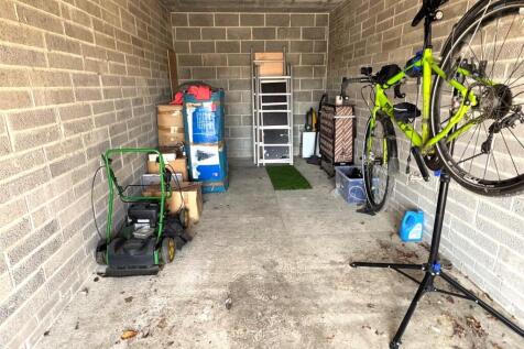 GARAGE INTERNAL.jpg