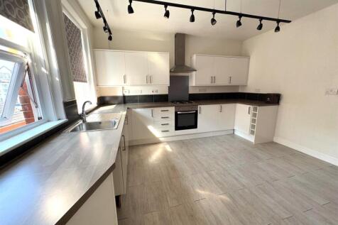 KITCHEN PIC 2.jpg
