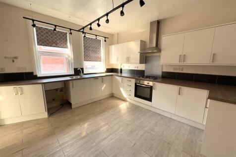KITCHEN PIC 1.jpg