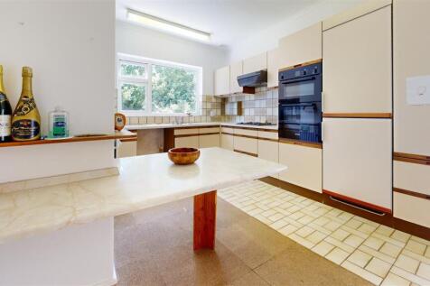 Kitchen (23).jpg