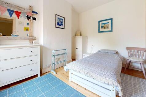 92-Spa-Road-Bedroom 5.jpg