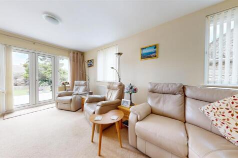 LIVING ROOM.jpg