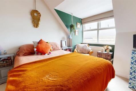 BEDROOM PIC 1.jpg