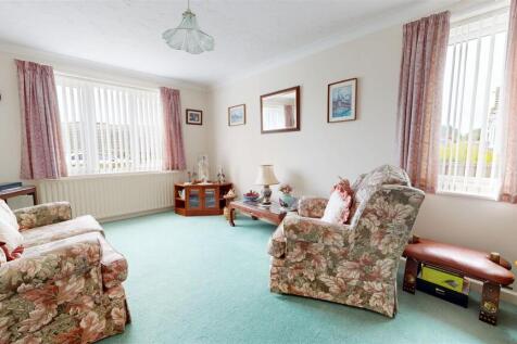 LIVING ROOM.jpg