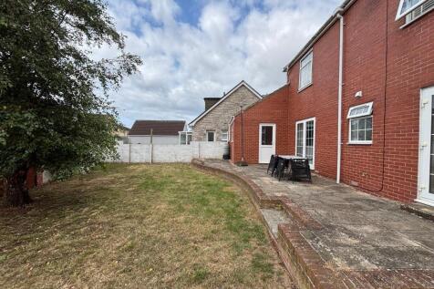 Rear Garden 2.jpg