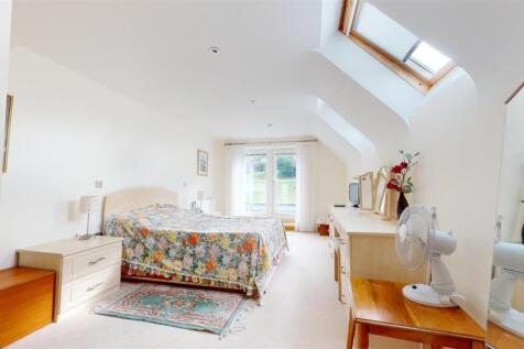 BEDROOM 1.jpg