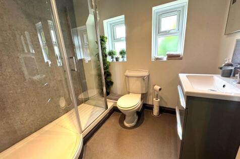 SHOWER ROOM.jpg