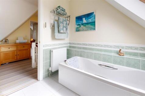 Bathroom (1).jpg