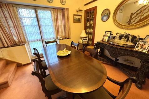 DINING ROOM.jpg