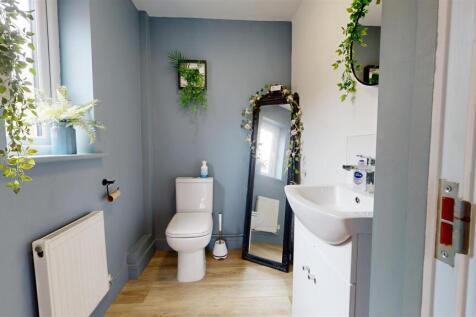 CLOAKROOM.jpg