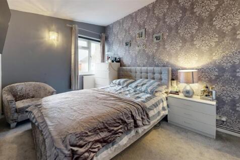 14-Cunningham-Close-Bedroom 2.jpg