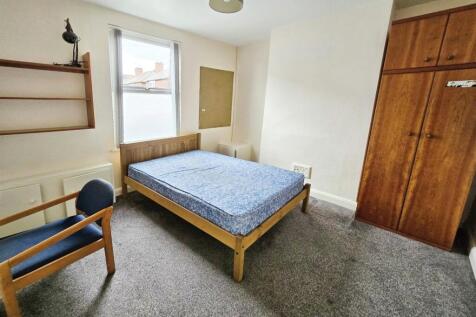 Reception/Bedroom 3