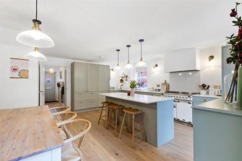 Kitchen / Dining