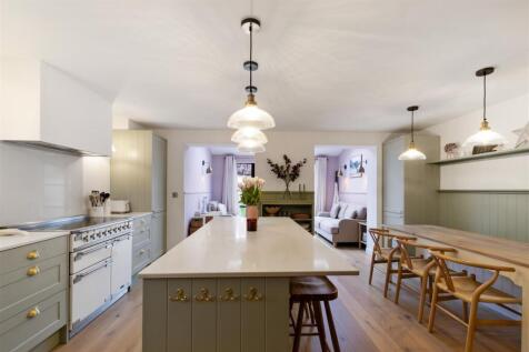 Kitchen / Dining