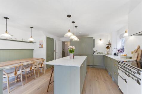 Kitchen / Dining