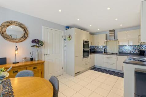 Kitchen / Dining
