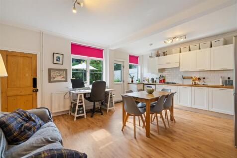 Kitchen / Dining