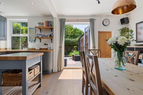 Kitchen / Dining