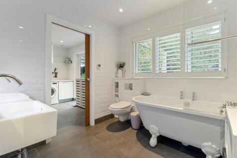 FAMILY BATHOOM
