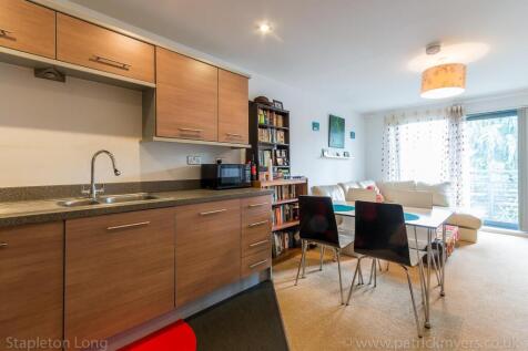 Flat 11, 82 Elder Road-5.jpg