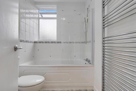 6_Bathroom-0.jpg