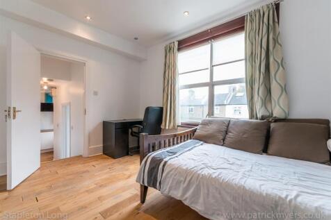 Flat 2, 20 Chestnut Road-9.jpg
