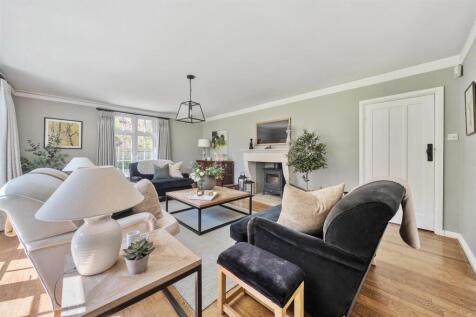 Living Room (2)