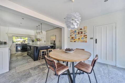 Dining Area (4)