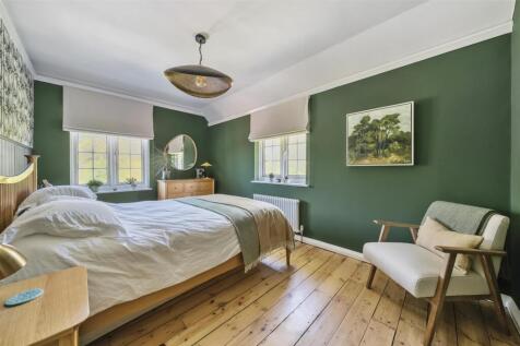 Rear Bedroom (2)