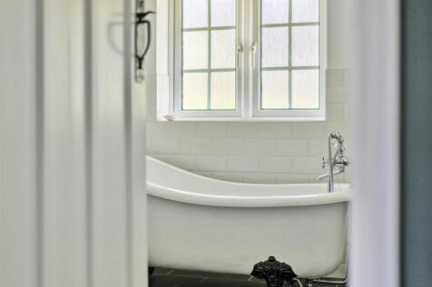 Family Bathroom (2)