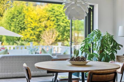 Dining Area (3)