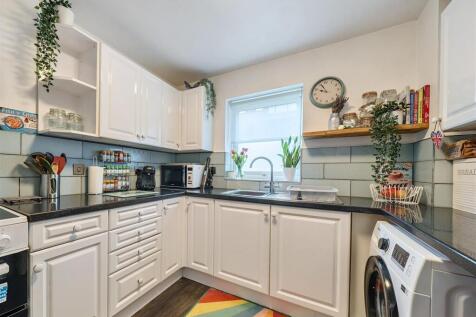 Kitchen 2.jpg