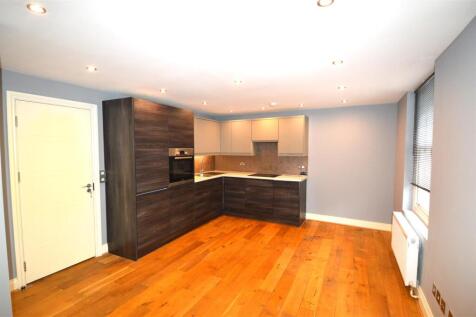 Lounge inc kitchen.JPG